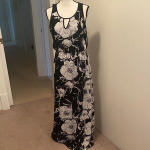 Chic Black and White Floral Maxi Dress